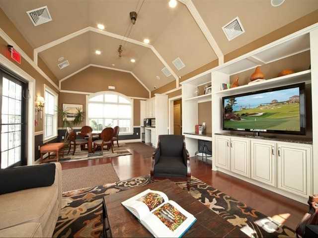 Presidential Place - Photo 3 of 12