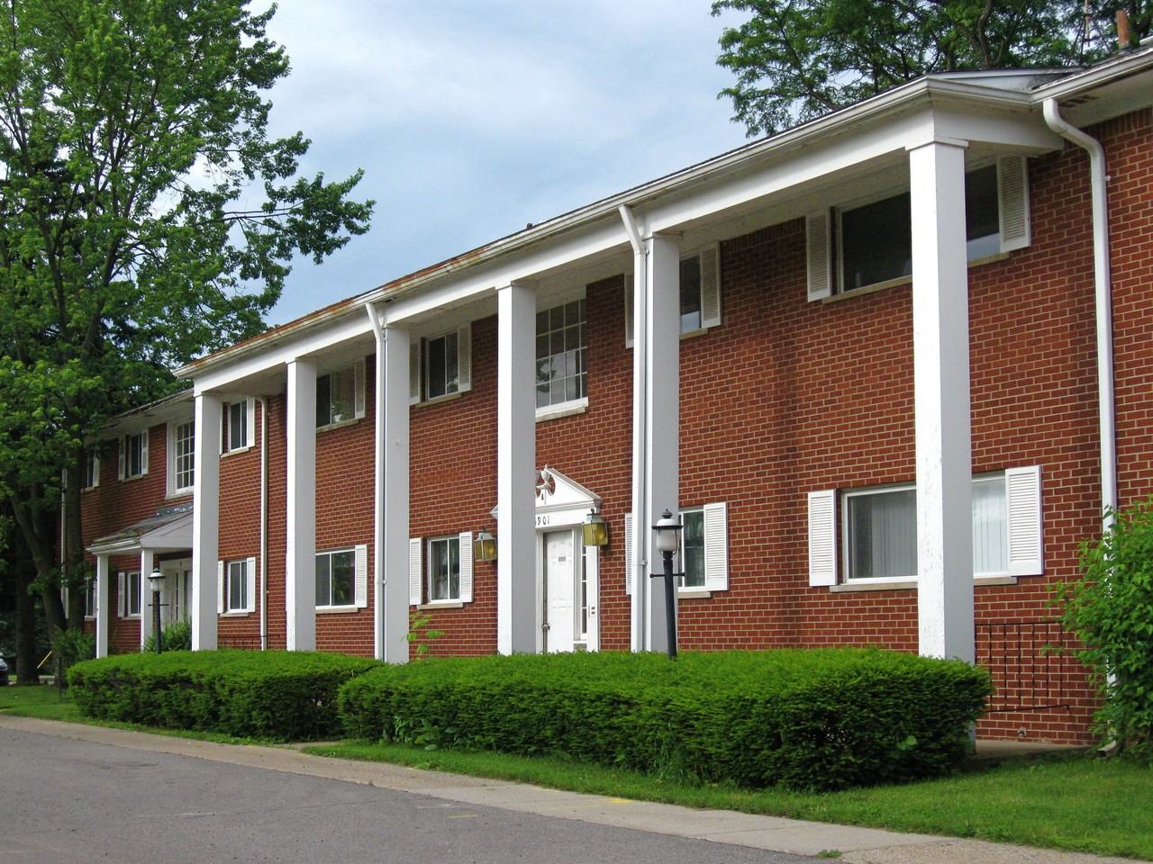 Independence Square Apartments - Photo 3 of 11