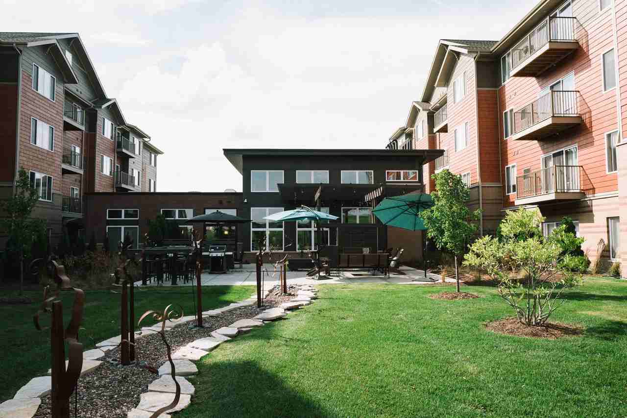 1600 Tosa - Photo 3 of 40