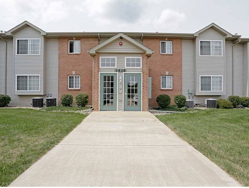 Amber Pointe Apartments 2002 E Amber Ln, Urbana, IL 61802 Zumper