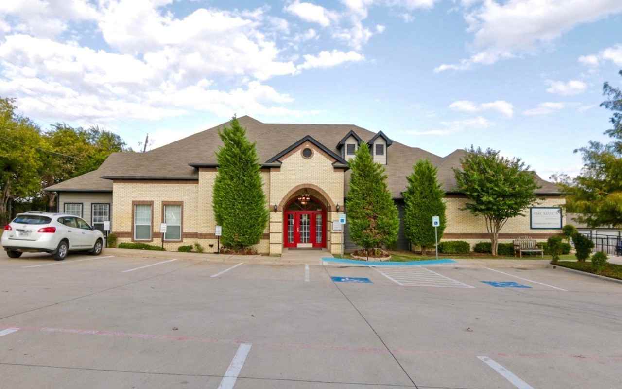 Park Manor - Photo 2 of 29