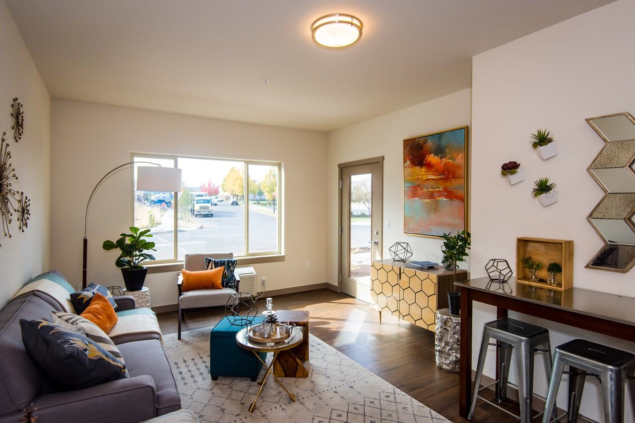 Bellevue Crossing - Photo 2 of 23