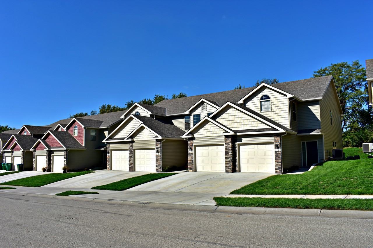 Eagle Creek Townhomes - Photo 2 of 31