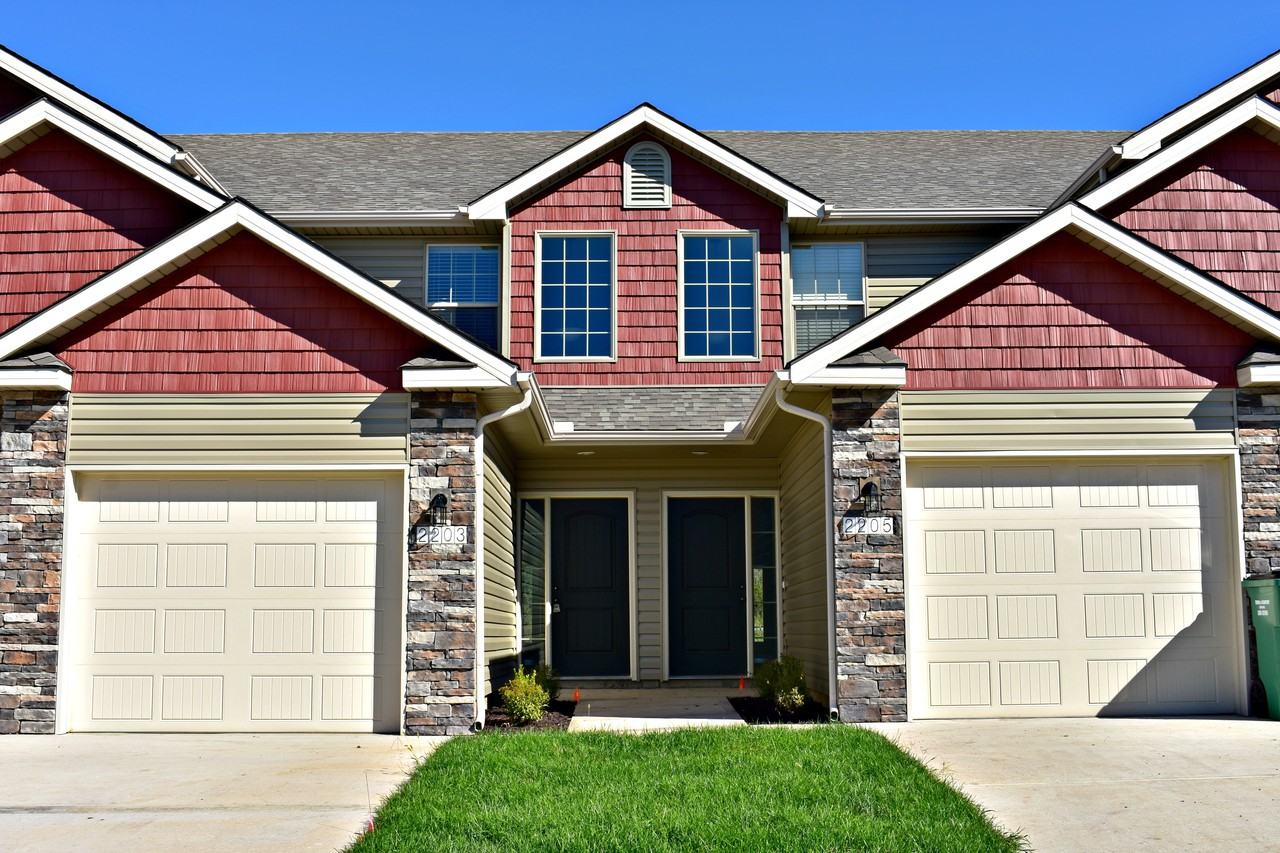 Eagle Creek Townhomes - Photo 3 of 31