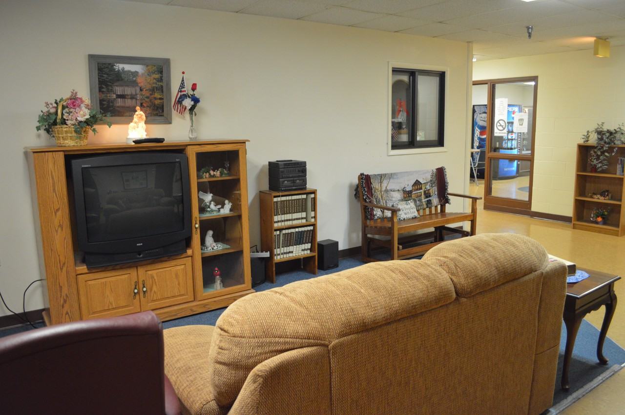 Prairie Oaks Village & Friendly Center Apartments - Photo 3 of 7