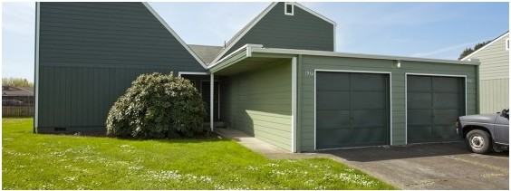 College Green Townhomes - Photo 2 of 18