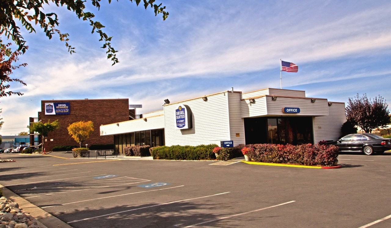 Siegel Suites 7th Street - Photo 2 of 7