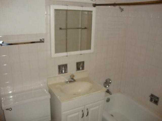 4309 95th St - Photo 2 of 6