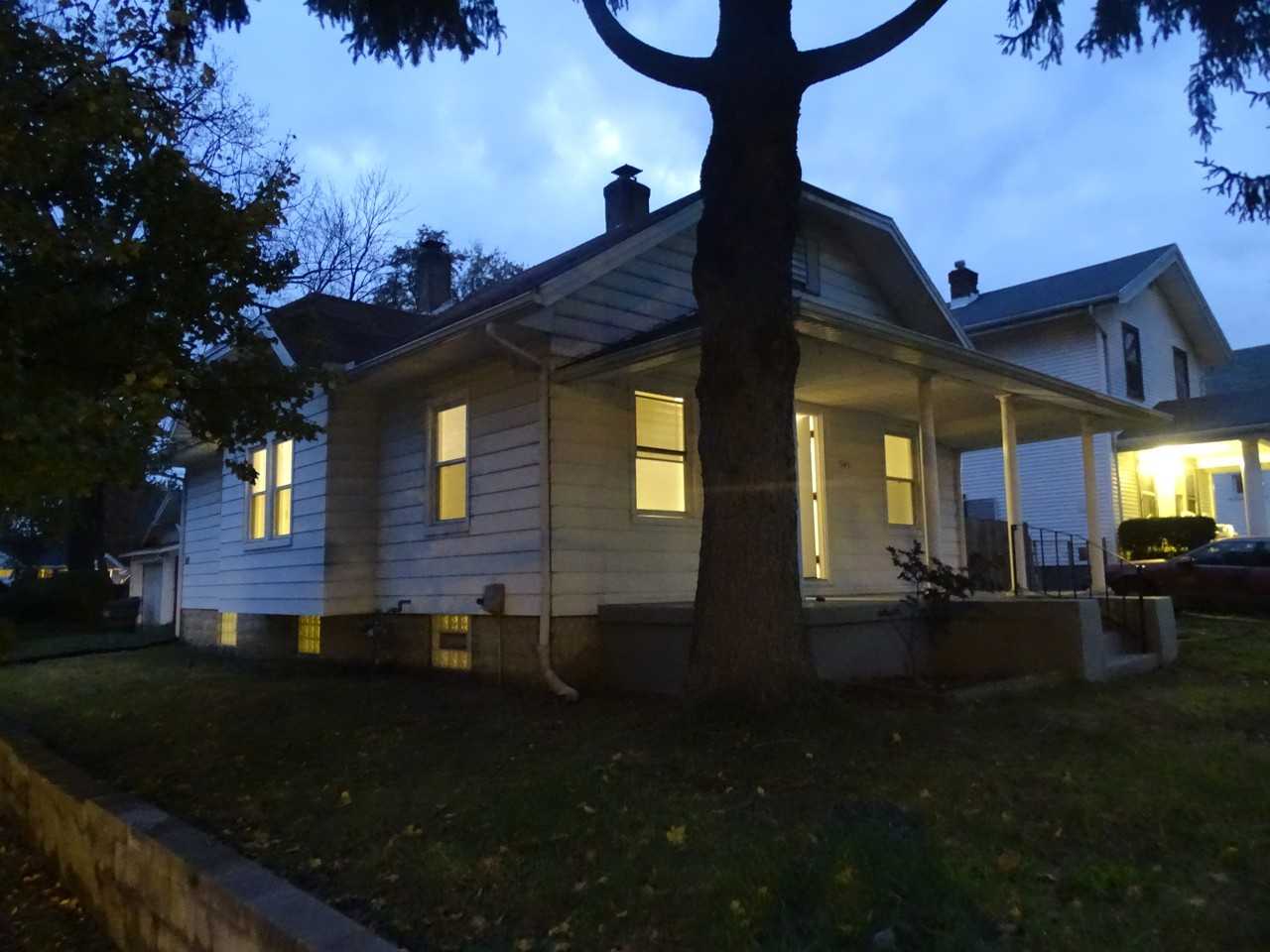 1545 Watervliet Ave - Photo 2 of 25