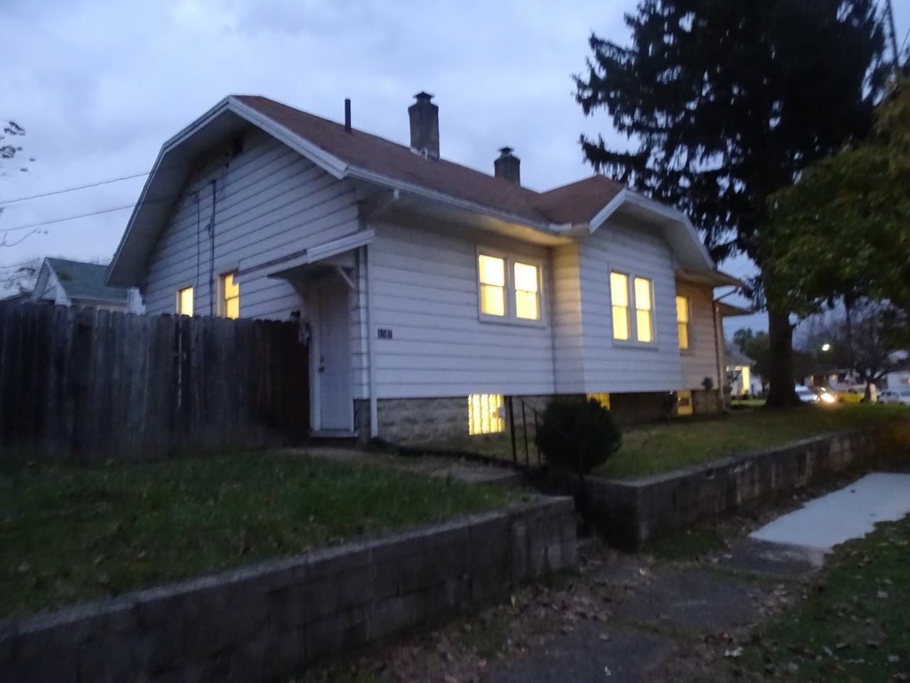 1545 Watervliet Ave - Photo 3 of 25