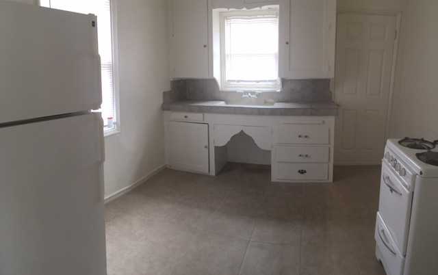 220 N Bean Ave - Photo 2 of 3