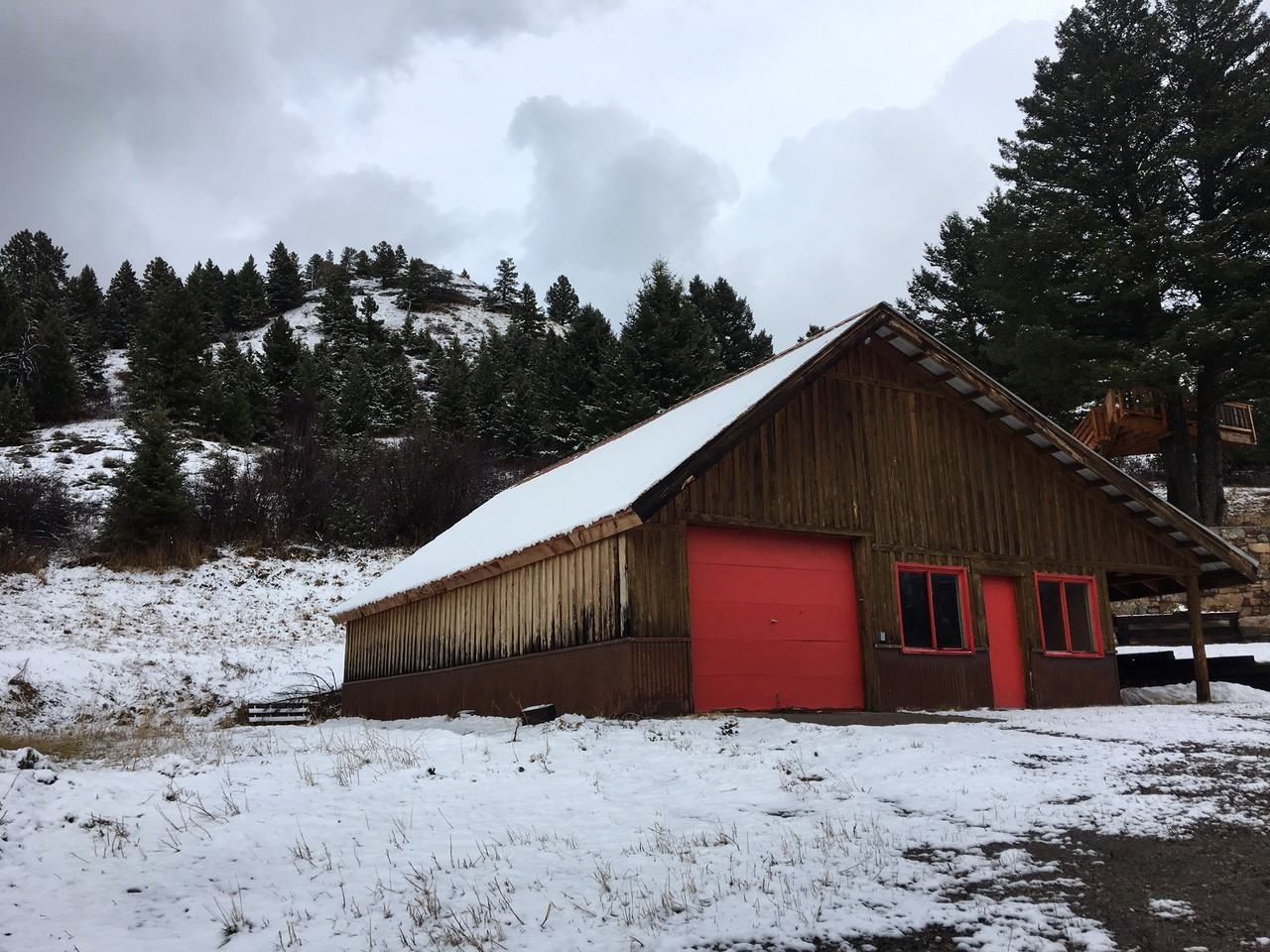 4070 Sawmill Rd - Photo 3 of 20