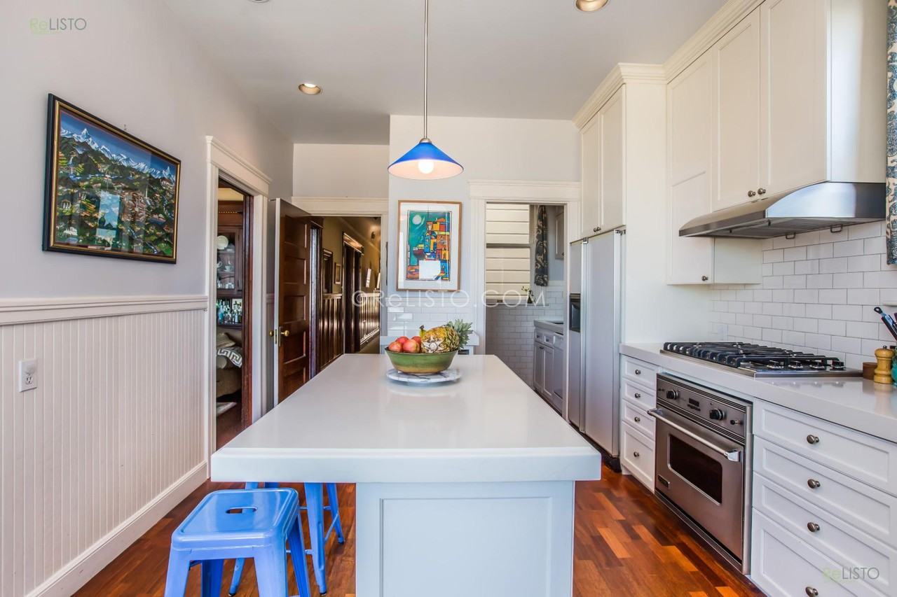 776 Green St - Photo 3 of 12