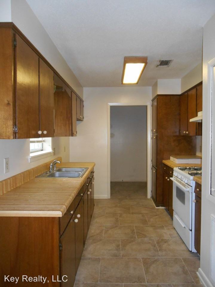 1011 N Sunnyhill Dr - Photo 2 of 5