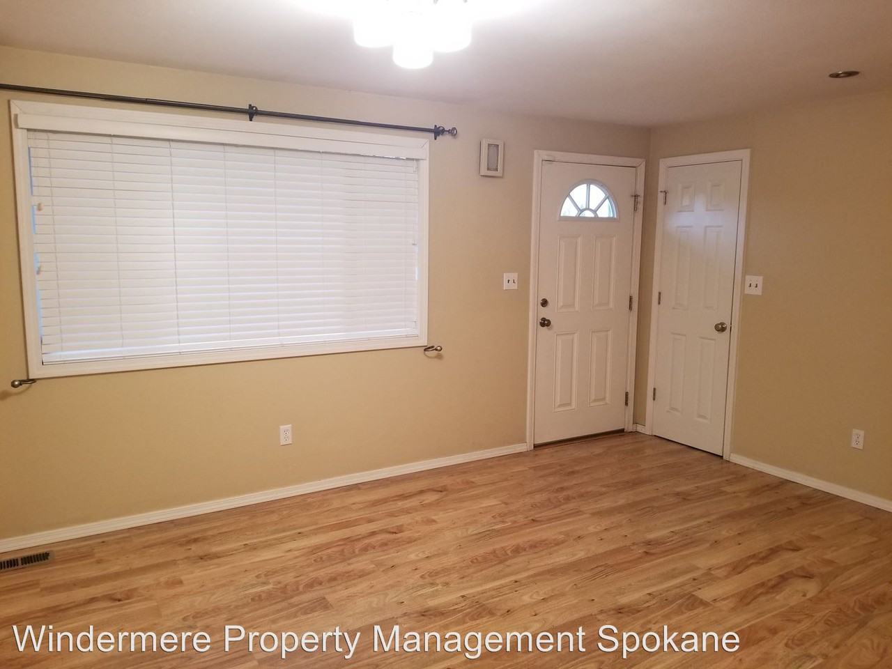 11205 S Sussex Rd - Photo 3 of 23