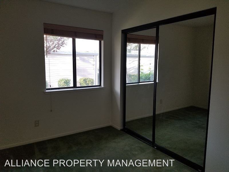 545 Mission Blvd - Photo 3 of 13