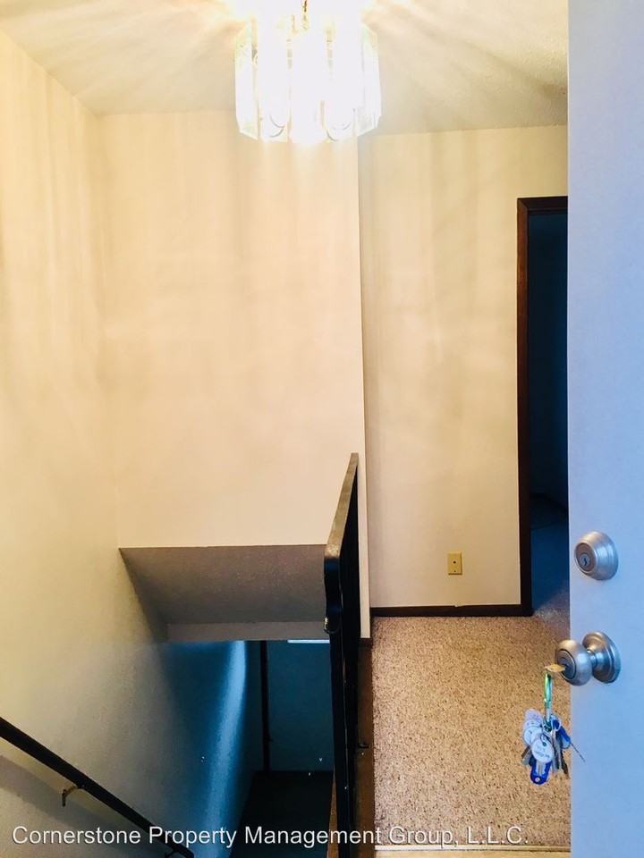 715 Westridge Rd - Photo 2 of 8