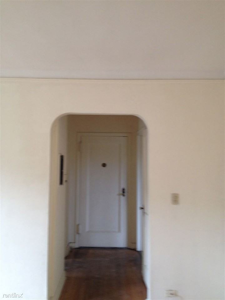 104 Woodside Grn - Photo 2 of 5