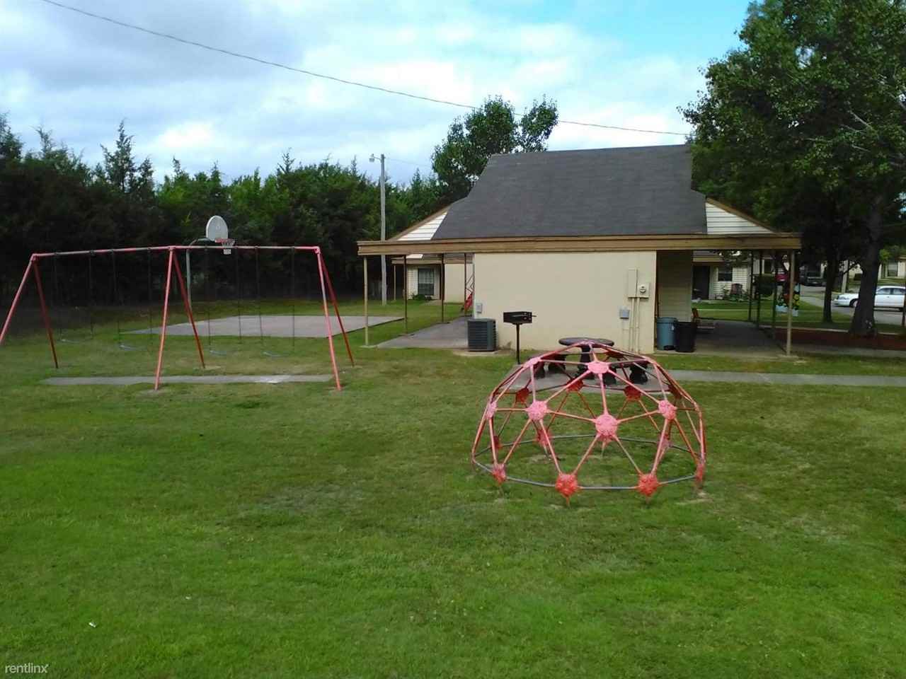 GardenWalk of Waldron - Photo 2 of 8