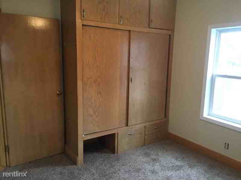 313 E Brook St - Photo 3 of 10