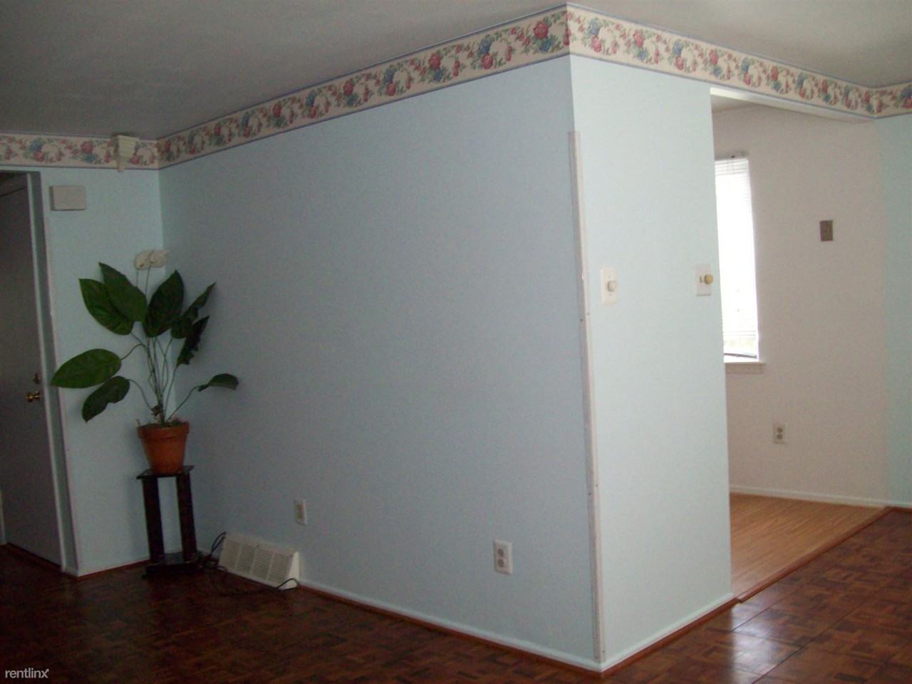 19116 Blakeslee Dr - Photo 3 of 8