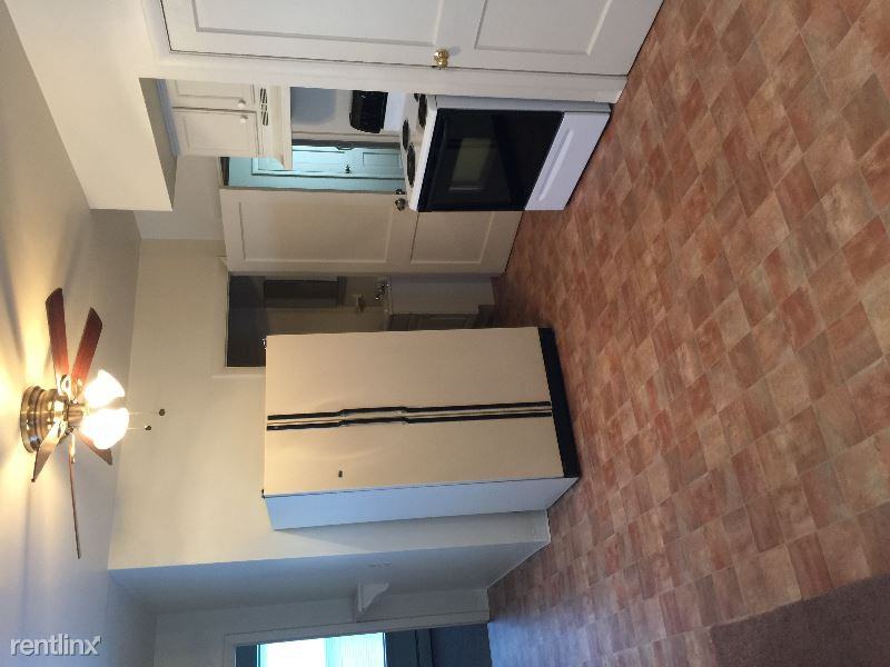 682 Main St - Photo 3 of 8