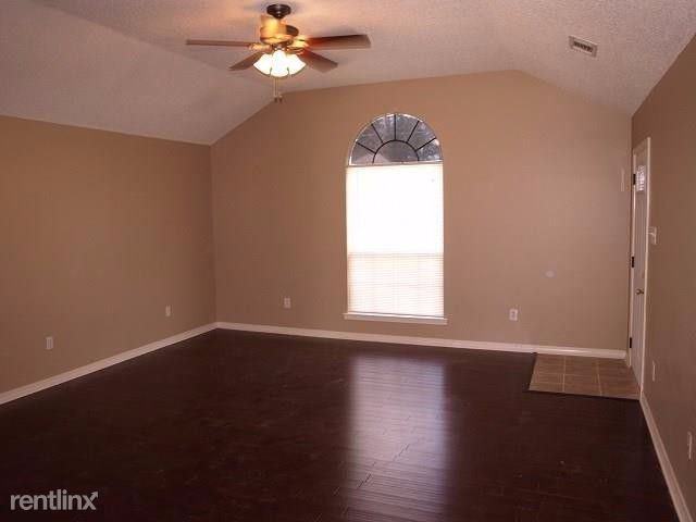 318 3rd St - Photo 2 of 10