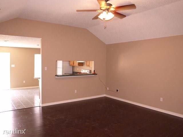 318 3rd St - Photo 3 of 10