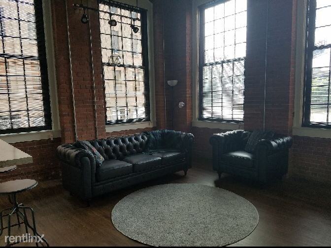 390 Capitol Ave - Photo 2 of 10