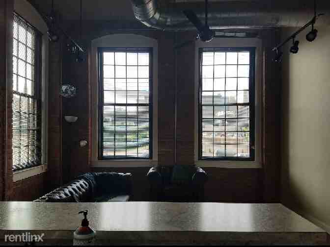 390 Capitol Ave - Photo 3 of 10