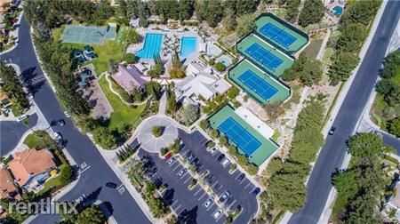 22695 White Oaks - Photo 2 of 16