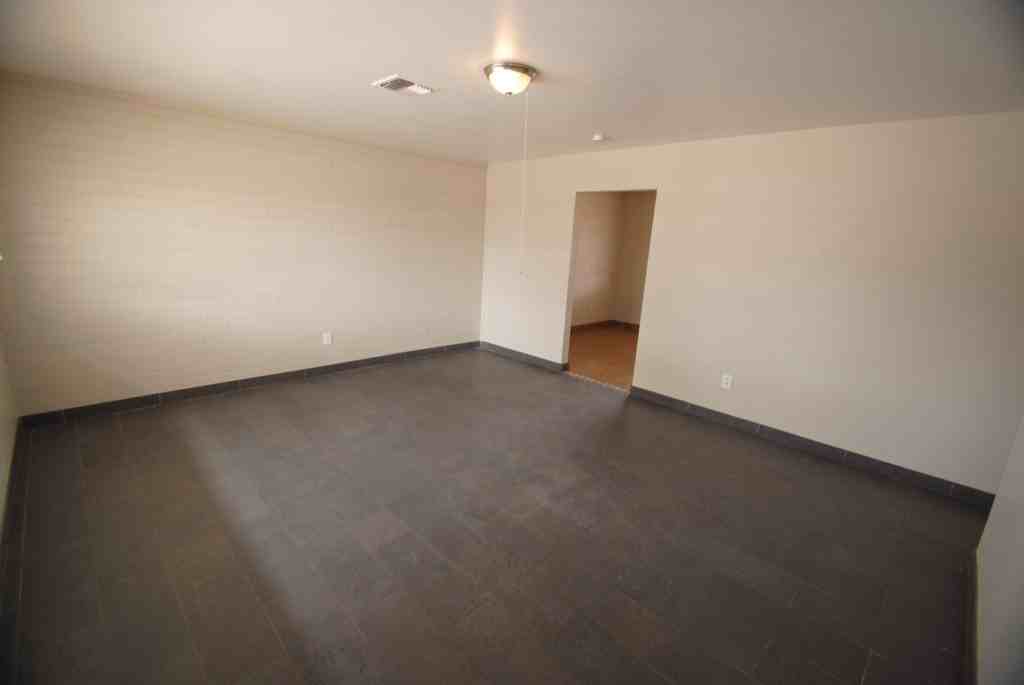 3937 W Wilshire Dr - Photo 3 of 16