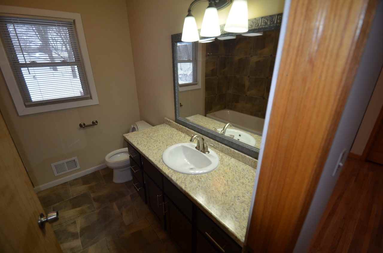 707 Keniston St N - Photo 3 of 5