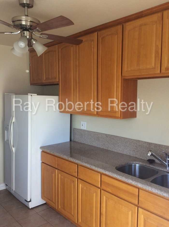 10792 Chestnut St - Photo 2 of 10