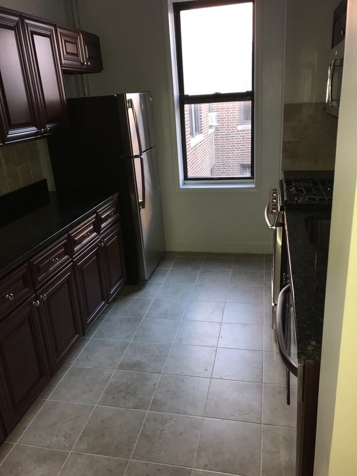 W 170th St & Fort Washington Ave #32