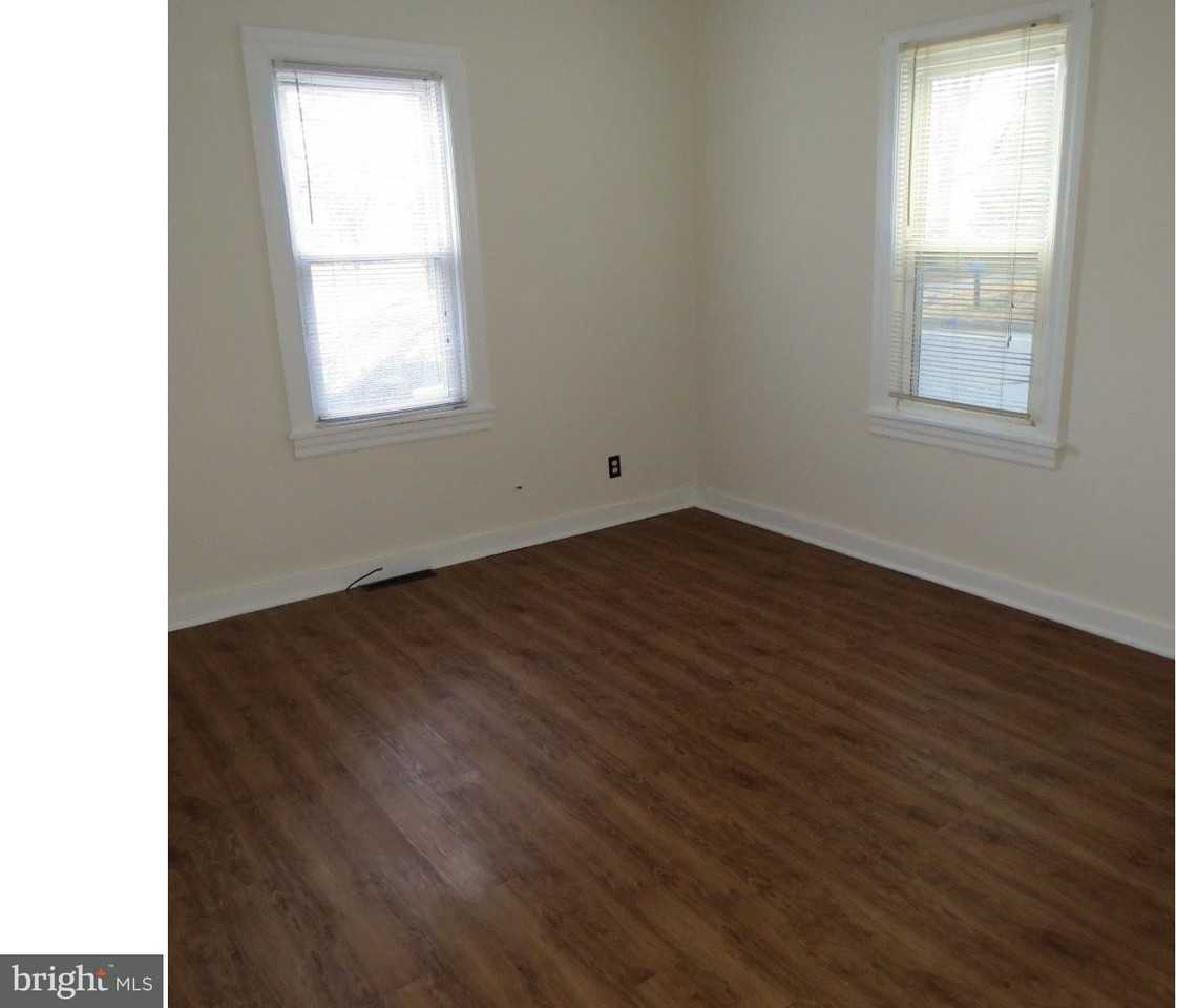 527 E Broad St - Photo 3 of 11