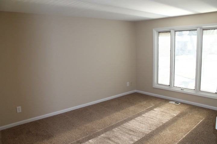 29 N Walnut Ln - Photo 2 of 8