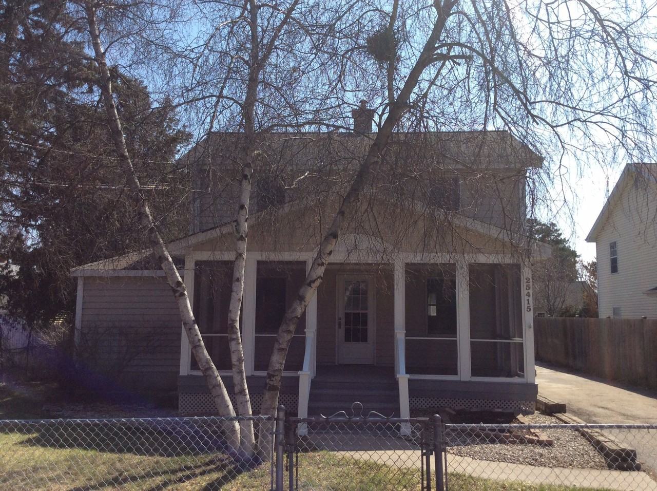 25415 Madison St - Photo 2 of 16