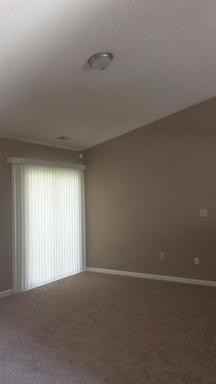 310 Lockerbie Ln - Photo 2 of 5