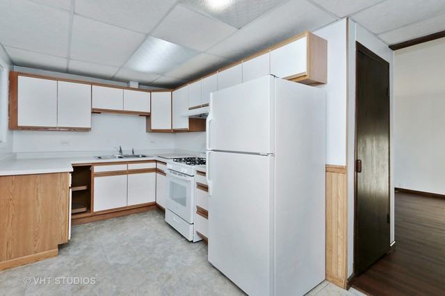 411 S Lake St - Photo 3 of 6