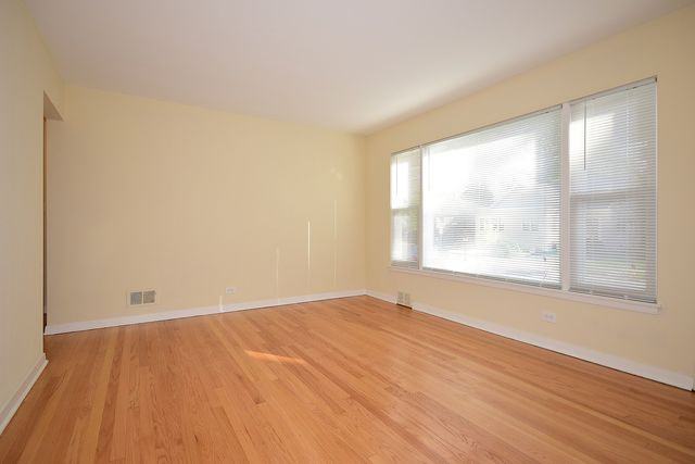 144 E Quincy St - Photo 3 of 12