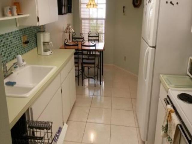 1070 Seville Dr - Photo 2 of 6