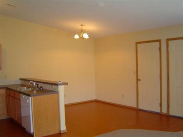 220 S Queen Cir - Photo 2 of 6