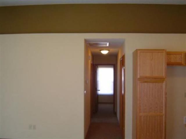 220 S Queen Cir - Photo 3 of 6