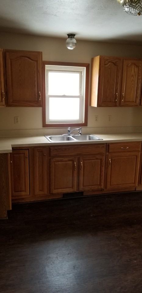 105 Deshler Ave - Photo 2 of 8