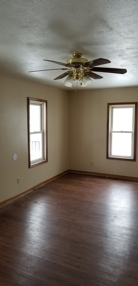 105 Deshler Ave - Photo 3 of 8