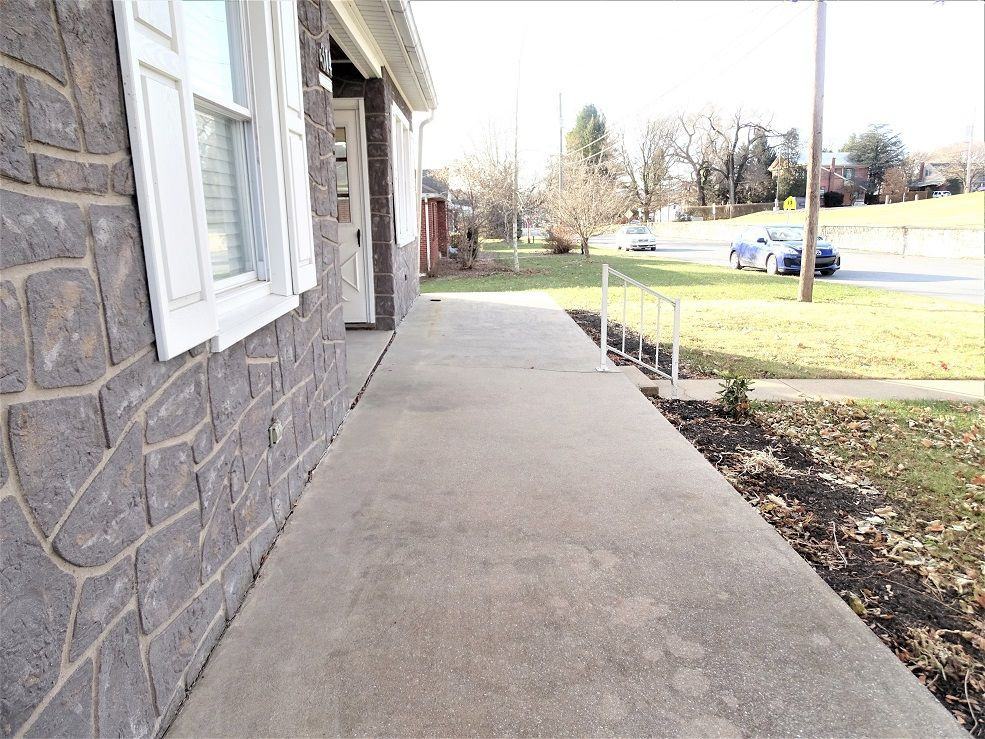 314 N Carpenter St - Photo 2 of 28