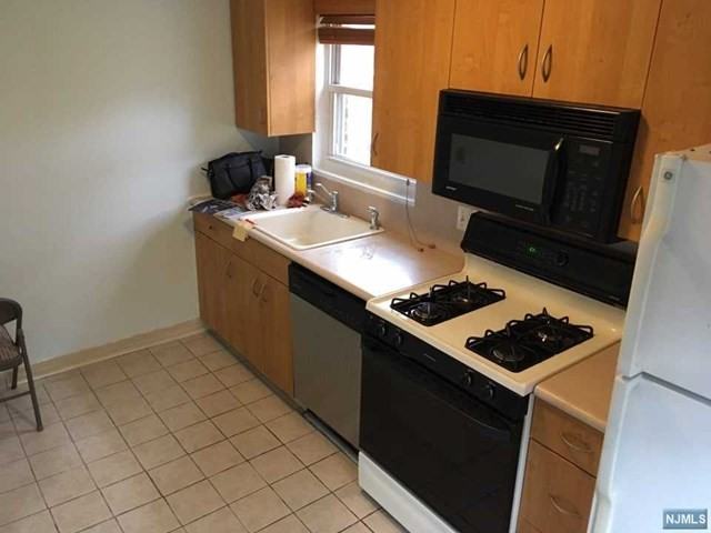 179 Christie Heights St #b - Photo 2 of 6