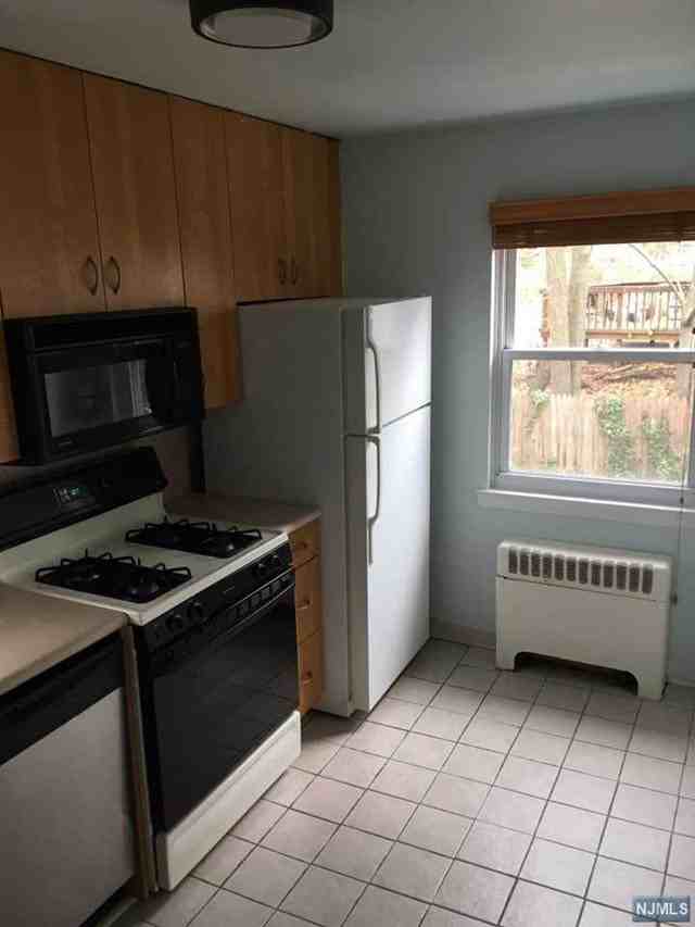 179 Christie Heights St #b - Photo 3 of 6