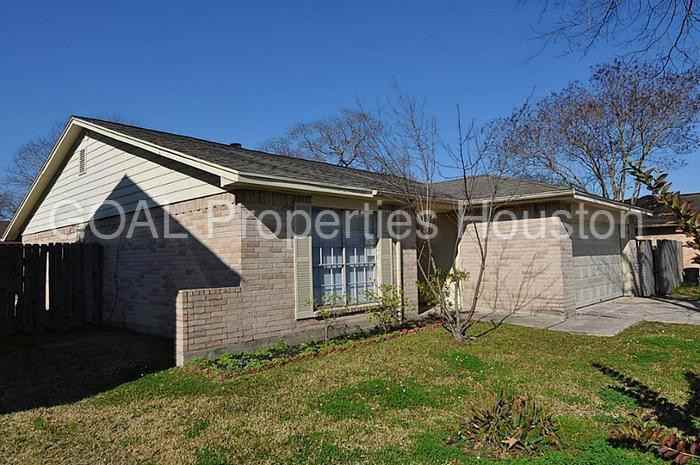 14835 Shottery Dr - Photo 3 of 9